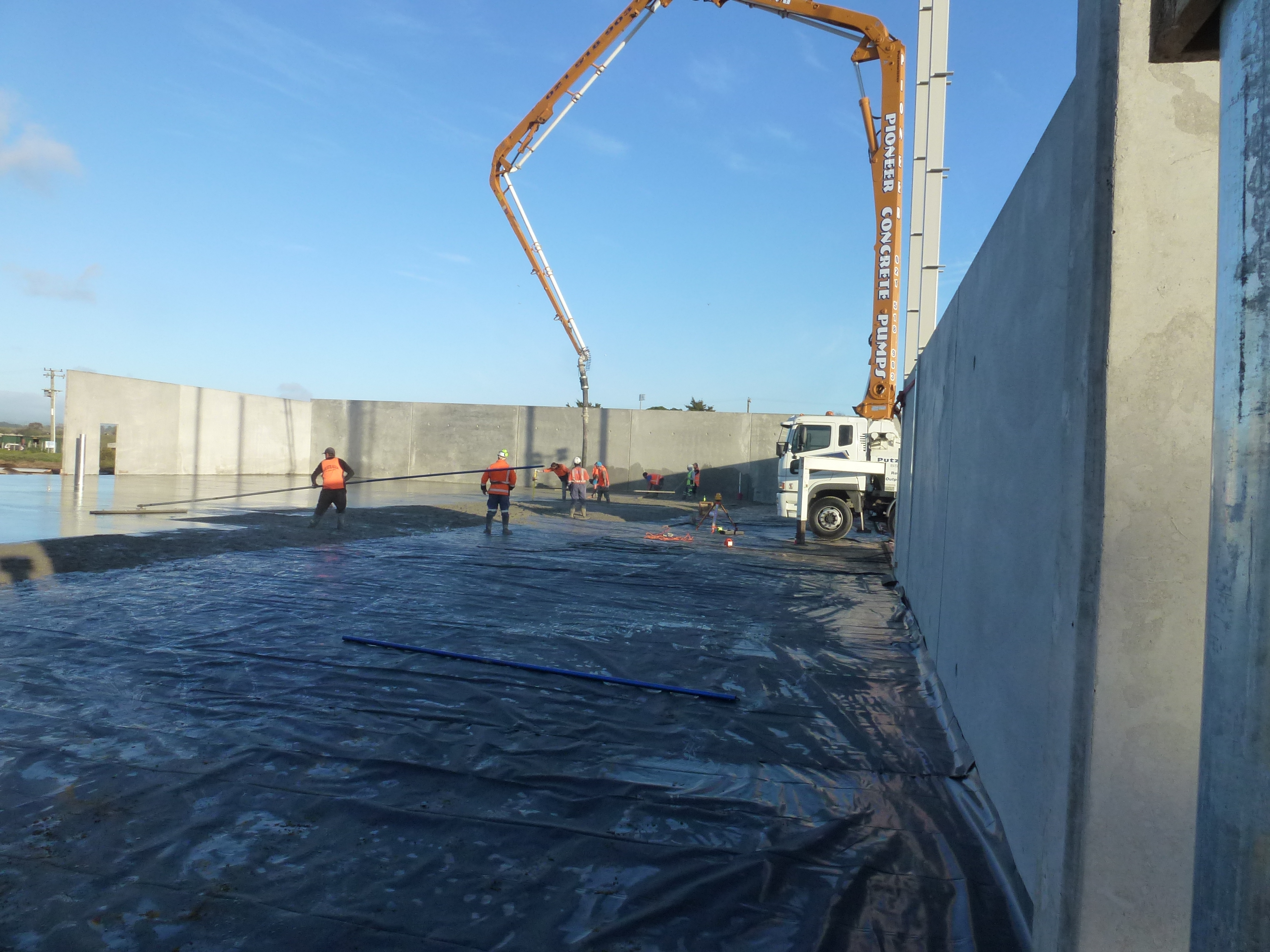 Concrete with steel fibre is placed