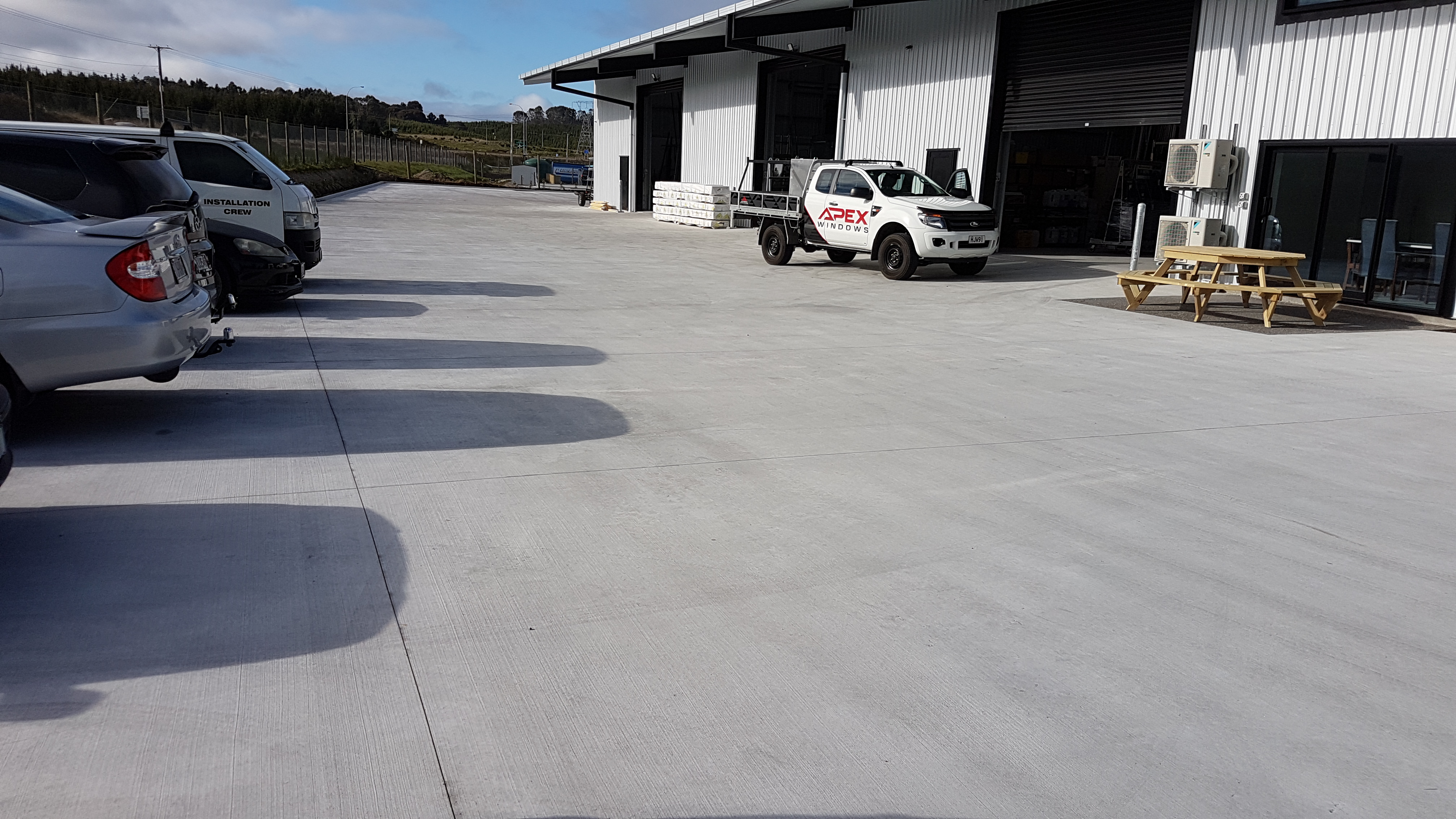 This business makes use of a large concrete fibre loading bay and access bay for its commercial building