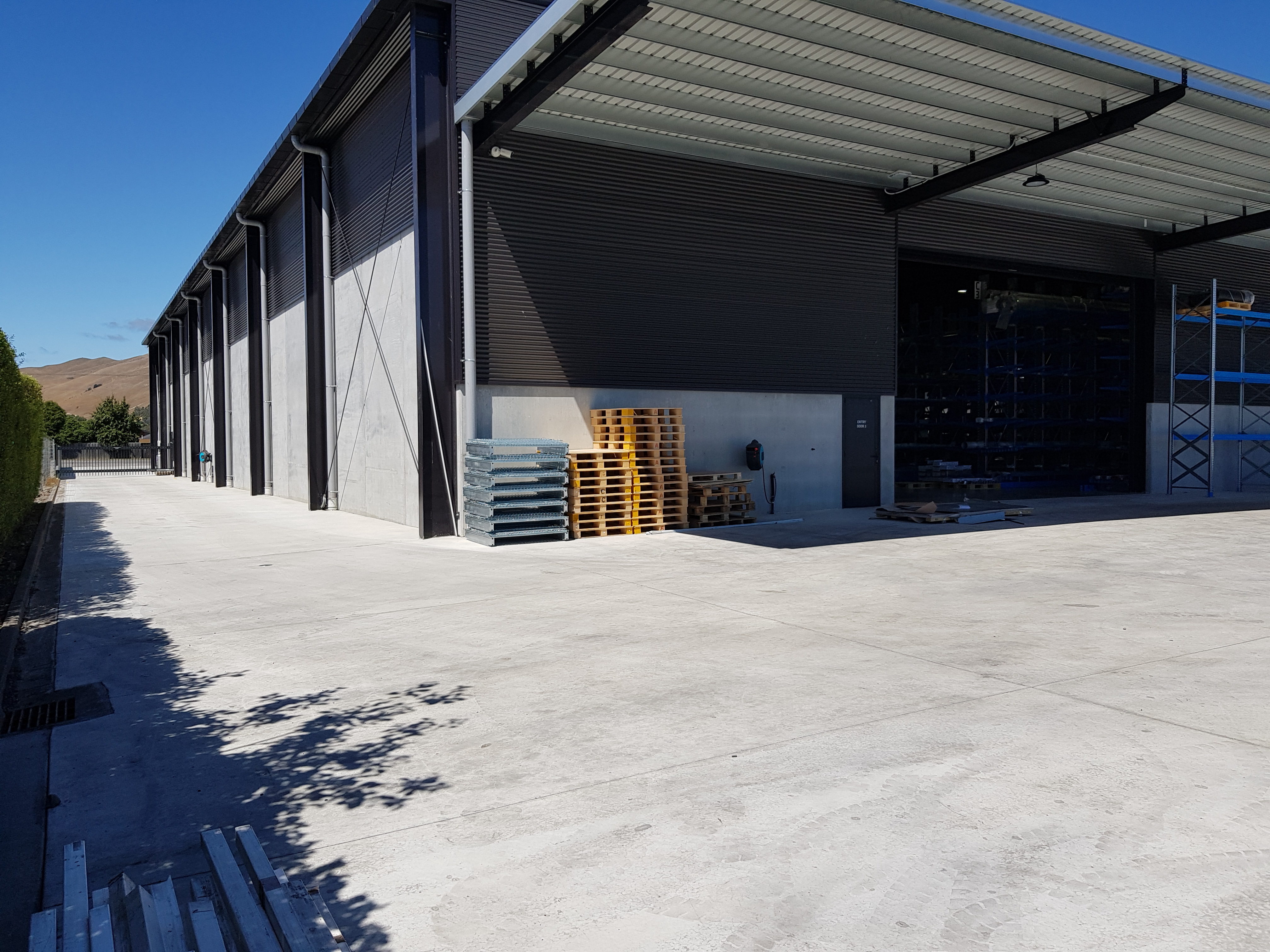 Metal business uses fibre cement slab for industrial building
